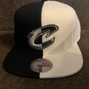 Mitchell & Ness Cleveland Cavaliers Flat Bill Snap Back